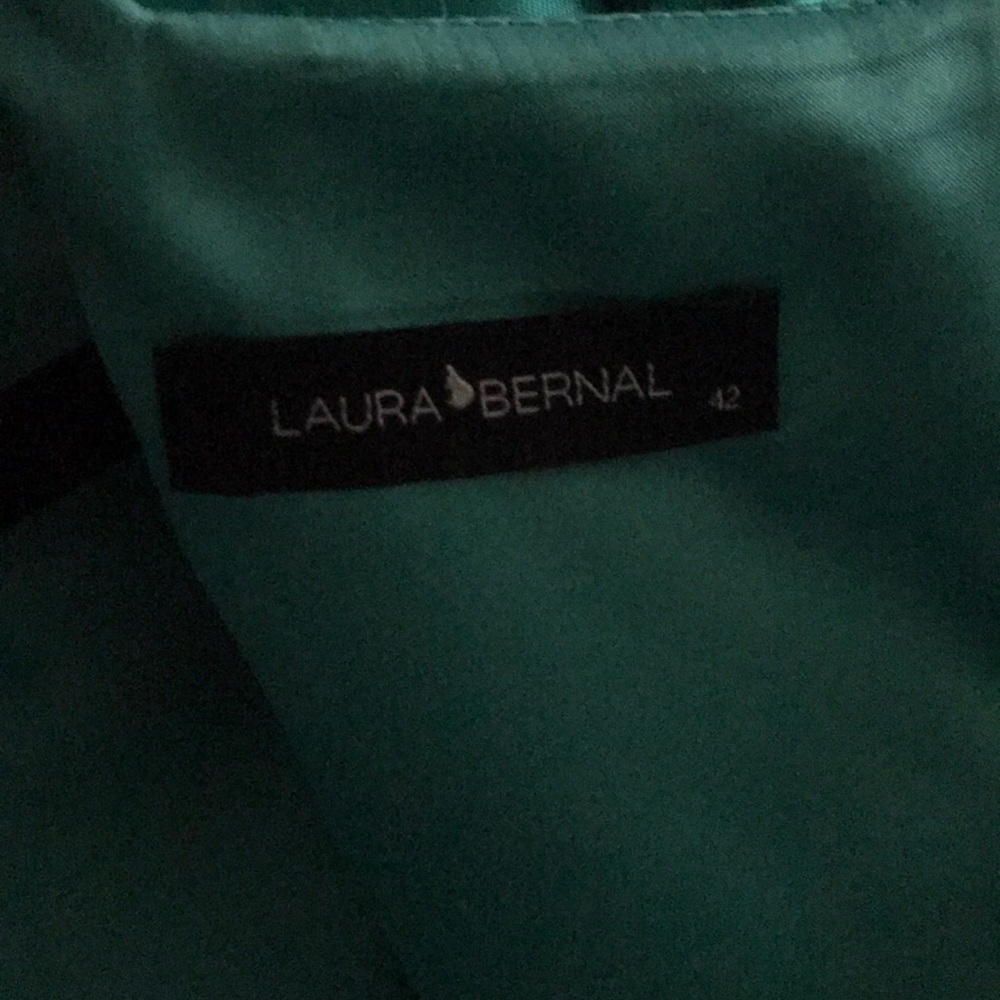This green dress is in perfect condition. - Picture 5 of 6